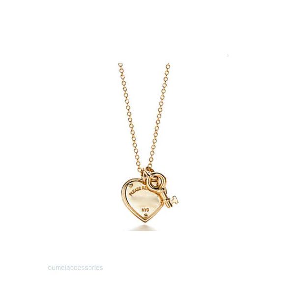 2024 New Designer T Collane Classic S925 Sterling Silver Heart Key Collana con diamanti placcati in oro Popolare catena con colletto d'amore