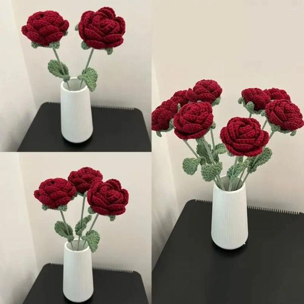 Dekoratif çiçekler örme kırmızı gül simülasyon çiçek el yapımı tığ işi yapay yemek masası tek buket sahte
