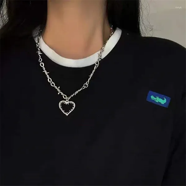 Collane con ciondolo 2024 Punk Hollow Heart Thorn Collana per donna Uomo Sweet Cool Spice Girl Hip Hop Gothic Black Chain Choker Gioielli per feste