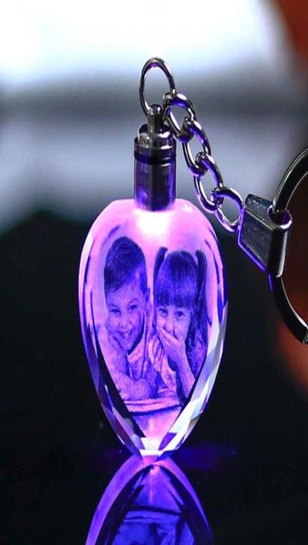 Personalizzato Po Coppia Famiglia Ricordo Regalo Laser Carve Portachiavi in cristallo Po Colorato LED Luce Portachiavi sleutelhanger chaveiros G1109393