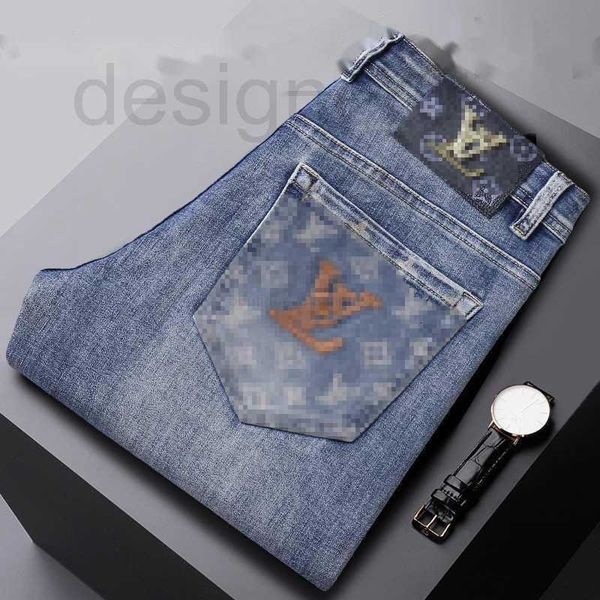 Jeans da uomo firmati di lusso Autunno e inverno Nuovi jeans Uomo Qualità Slim Fit Piedi piccoli Pantaloni lunghi Moda Uomo indossa YUHO