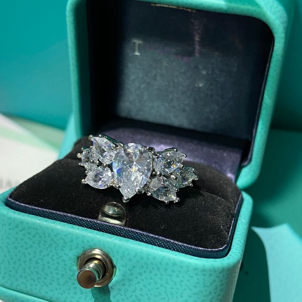 Anello di design anello di gioielli di lusso per donna anello super bello pieno di diamanti scintillanti anello di fidanzamento regalo di compleanno della fidanzata