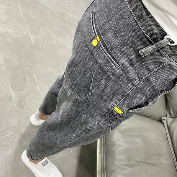 Masculino japonês micro span cinza fino ajuste jeans verão moda elástica juventude média cintura baixa denim calças de grife 240104