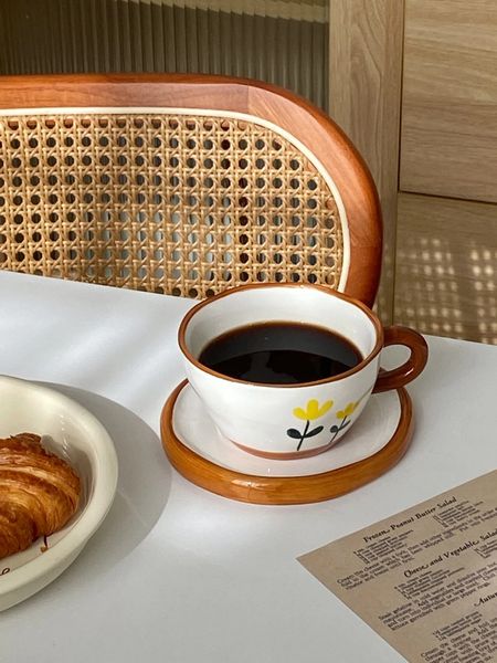 Японская керамическая кружка, подарочная коробка, набор для друга, деревянная ложка, романтический цветочный принт, нерегулярная кофейная чашка, домашние чашки для воды 240104