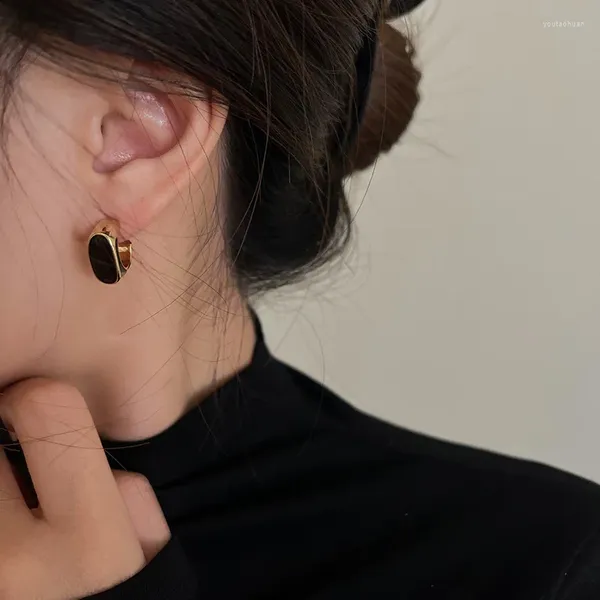 Ohrstecker 2024 EST Einfache elegante schwarze Frauen Geometrische Punk-Ohrring für Mädchen Push-Back-Schmuck