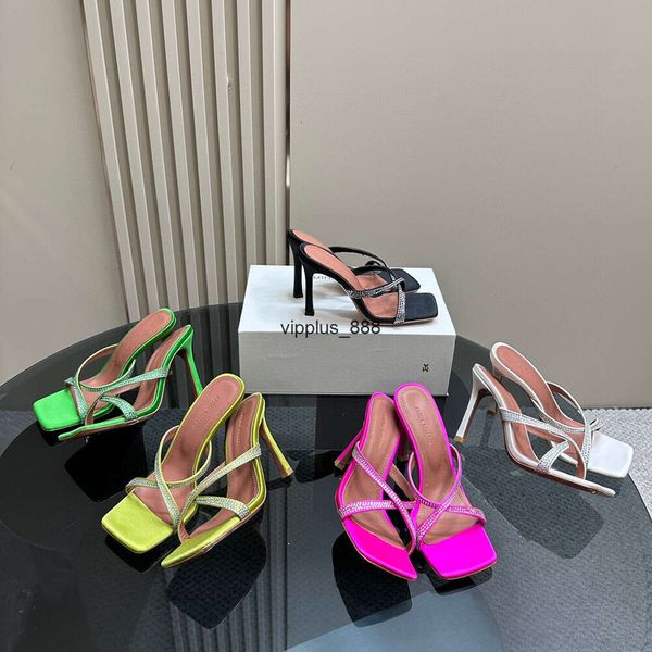 Amina Muaddi Strass Satin Kreuz Hausschuhe Schleife Kristall verziert Pantoletten Spule Heels Sandalen Frauen Sommer Luxus Designer Schuhe