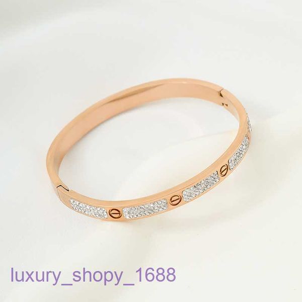 Bracciale per cacciavite di design per auto di lusso Bracciale per unghie di moda nuovo in acciaio al titanio con stella a cielo pieno Bracciale per donna squisita trasmissione in diretta con scatola originale 47K3