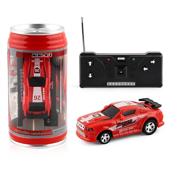 Coca-Cola Pode Mini Latas RC Carro Bateria Operado Plástico Micro Racing Car Luzes LED RC Racing Drift Car com Roadblocks para Crianças Meninos 240105