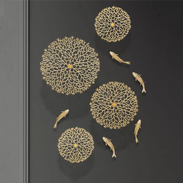 Decoração de parede metal cobre dourado oco coral folha de lótus peixe simulação animal chinês fundo parede pendurado decoração de casa 240105