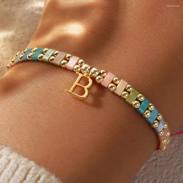 Braccialetti con ciondoli YASTYT Perline distanziate Tila Lettera Perline di colore dopamina Fatti a mano A-Z Pendenti in rame per le donne