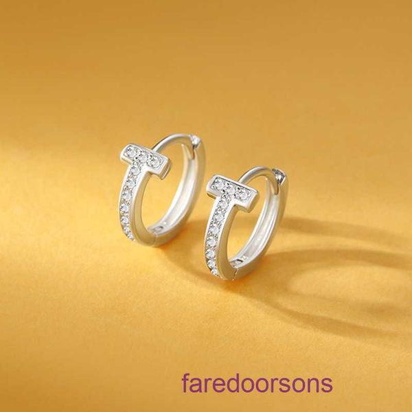 Tifannissm Высококачественные дизайнерские кольца на продажу Полные бриллиантовые буквы T Пряжка для ушей Женские серьги в индивидуальной форме Простые и элегантные в оригинальной коробке