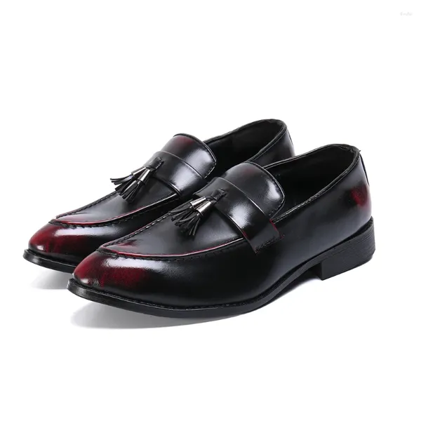 Sapatos de vestido homens negócios apontou toe deslizamento em famoso borla calçado italiano masculino formal apartamentos moda antiga sapato social