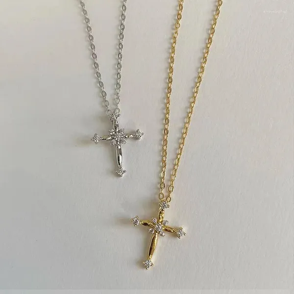 Anhänger-Halsketten, exquisite weibliche Zirkon-Kreuz-Anhänger-Halskette, Tropfen-Jesus-Halskette, Schmuck für Männer/Frauen