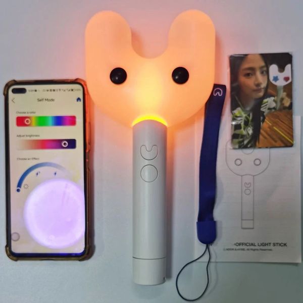 Kpop jeanss Lightstick con lampada a mano Bluetooth Gidle Concert Hiphop Party NJ Light Stick Fluorescent Collection Toys 240104