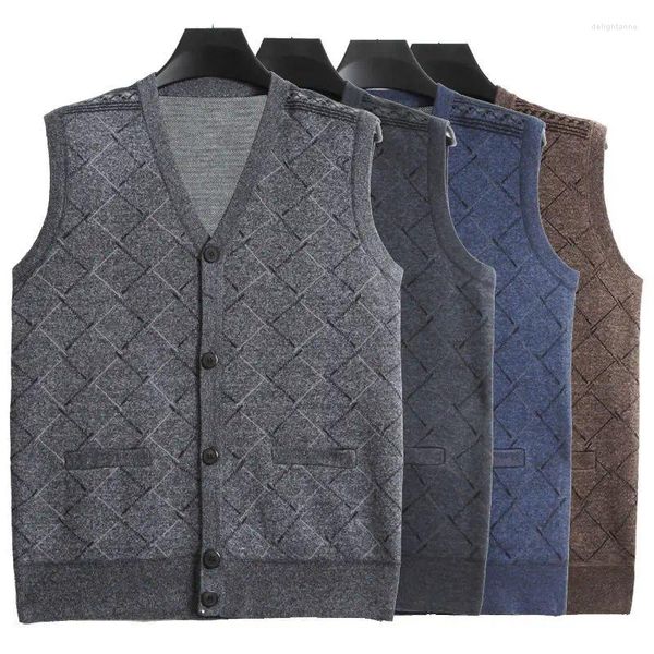 Gilet da uomo 2024 Primavera Autunno Moda Uomo Scollo a V Gilet allentato Cardigan lavorato a maglia Cappotti senza maniche Maglione scozzese maschile Gilet D751