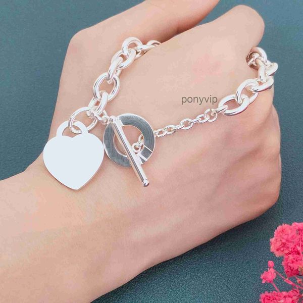 Bracciale classico in argento 925 con cuore grosso inciso Designer classico per uomini e donne Gioielli in oro 18 carati di alta qualità Ot regalo di festa ZI9P