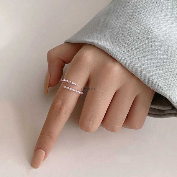 Band Rings Luxury Rhinestone Halkaları Kadın Basit İçi Boş Ortak Yüzük Düğün Partisi Zarif Takı Hediyeleri240105