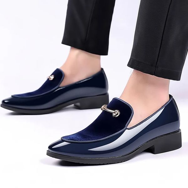 Herrenschuhe für Party, schwarzer Lackschuh, elegante italienische Slip-on-Loafer für Herren, Übergröße, spitze Zehenpartie, Samt, 240106