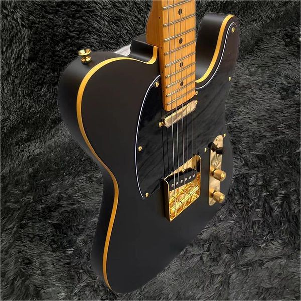 Venda imperdível guitarra elétrica de marca famosa de boa qualidade, superfície preta fosca, nobre, feita por equipe profissional, pode ser personalizada