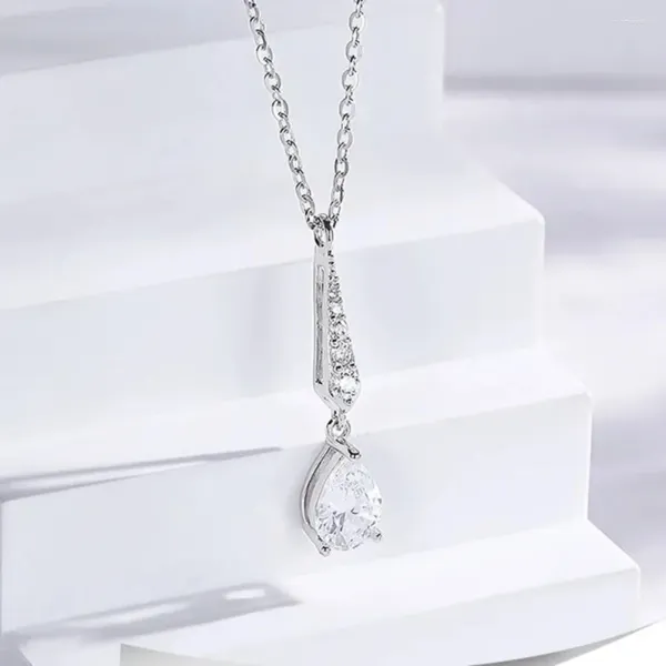 Catene con diamanti Collane in argento sterling 925 Moissanite Designer donna Estetica Gioielli di lusso Gocce d'acqua Ciondolo Girocollo Vendita