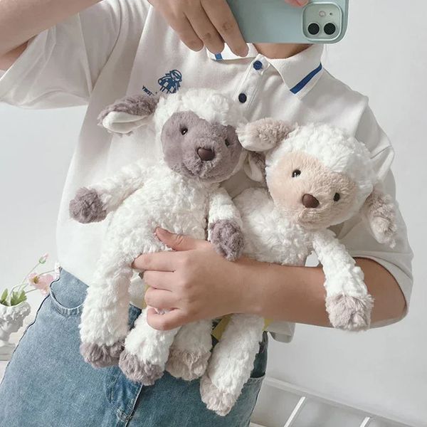 Peluche di pecora color crema da 35 cm bambola di pezza morbida soffici coccole agnello peluche di alta qualità regalo per bambini arredamento della camera 240106