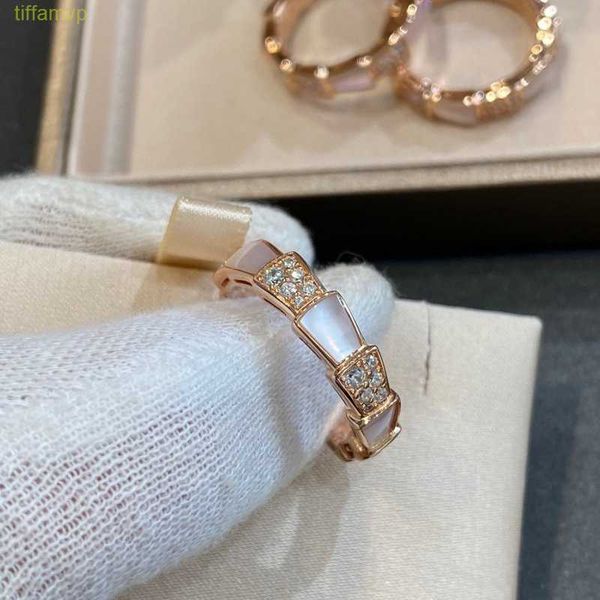 Y6ws Designer de joias de luxo Bvlger B-home Band Rings v White Fritillaria Snake Bone com alta qualidade Cnc18k Rose Gold Wide Edition Conjunto de diamantes Anel de casal