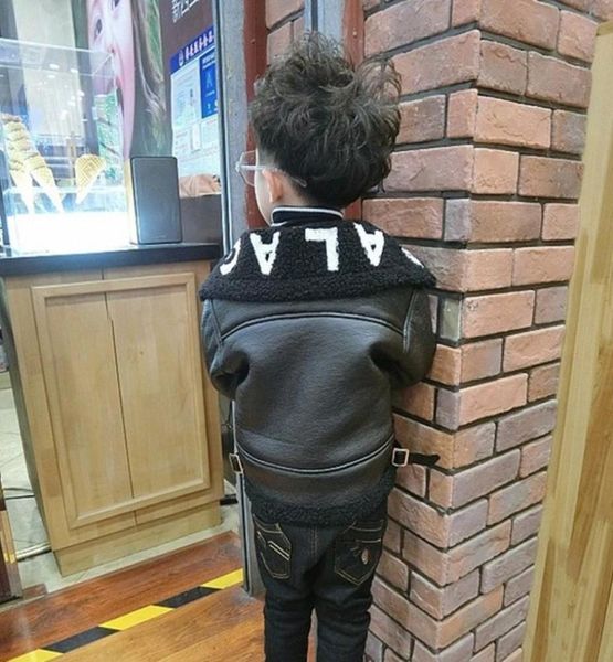 Nuova giacca di pelle autunno-inverno neonata ragazzo bambini fresco cappotto nero abbigliamento finta lettera giacca spessa 2011046226026