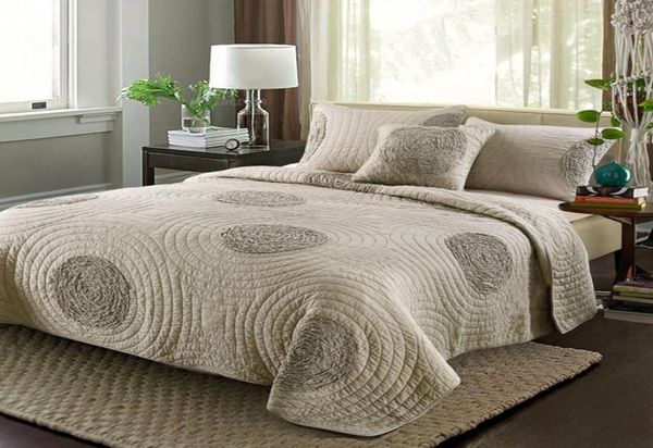 Europa bordado quilt conjunto 3 pçs cama sólida colchas de algodão colcha acolchoada para capas de cama colcha king size coverlet set6612649