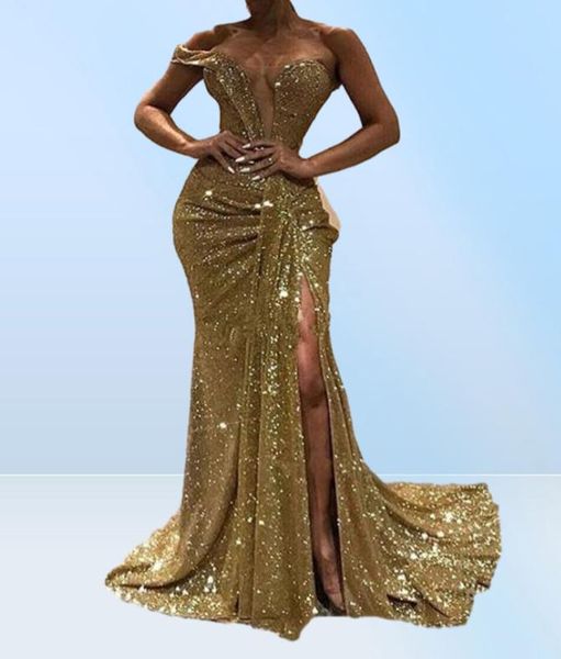 Bescheidene goldene Pailletten, ein Schulter-Abschlussballkleid, Meerjungfrau-Falten, gerüscht, sexy Seitenschlitz, tiefer, maßgeschneiderter langer Abend-Party-Kleider 8538383