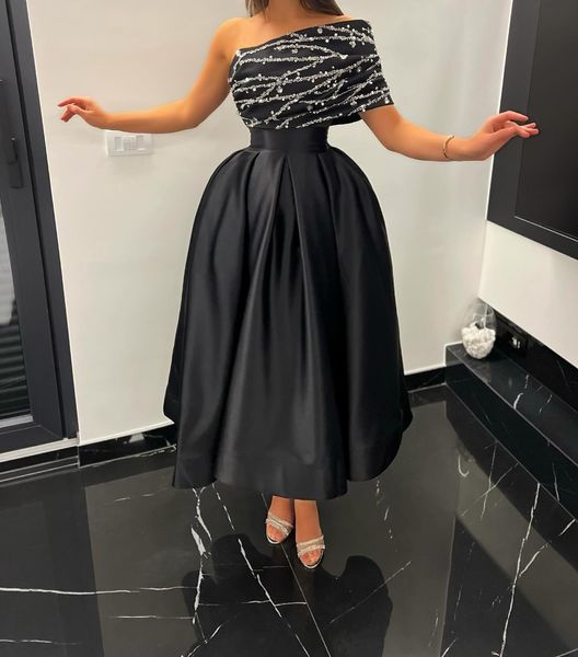 Elegante curto preto vestidos de noite um ombro cetim com apliques uma linha comprimento chá feito sob encomenda para vestidos de festa femininos