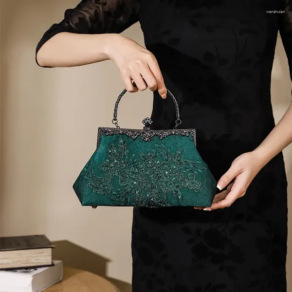 Sacos de noite Vintage Verde Profundo Estilo Chinês Moda Preto Lidar Com Embreagens Bolsas Para Mulheres Lantejoulas Bordadas Flor Embreagem