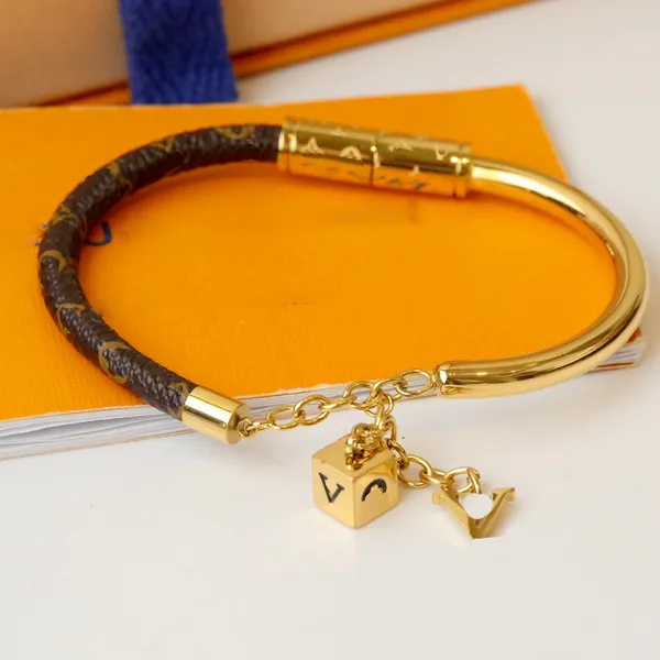 Designer-Armband Marke Luxus-Armband Armbänder Designer für Frauen Anhänger Squaredesign hochwertigeres Armband Weihnachtsgeschenk Schmuck Dinner Wear