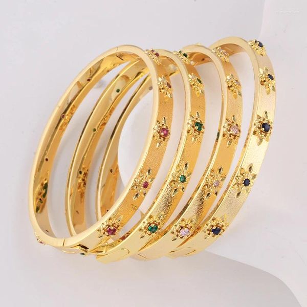 Bracciale rigido in braccialetti Dubai placcati oro con fiore a 8 petali Bracciale italiano con ciondolo Bracciali vintage da donna con trifoglio per la festa nuziale