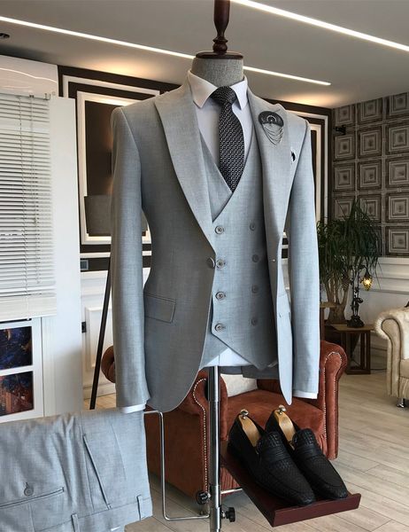 Nuovo arrivo Groomsmen picco risvolto smoking dello sposo grigio chiaro abiti da uomo matrimonio/ballo/cena 3 pezzi blazer (giacca + pantaloni + papillon + gilet) Z71