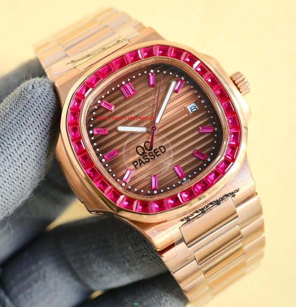 Super Factory Nuovo stile uomini d'affari Orologi da polso 5718 Oro rosa 40mm Diamante rosso zaffiro Luminoso Auto Date Acciaio 904L CaL.8215 Orologi meccanici automatici da uomo