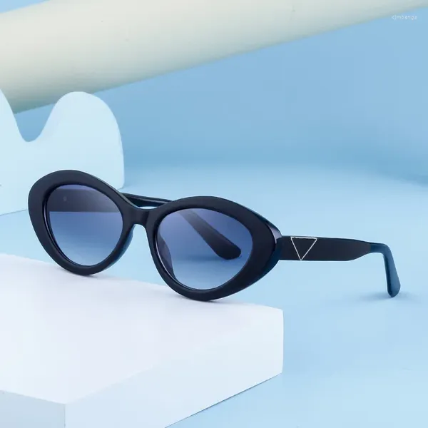 Sonnenbrille DOISYER Mode Katzenaugen Individuelles Logo Kleiner Rahmen Kunststoff UV400 Schutz Shades Retro Klassisch Für Frauen Weiblich