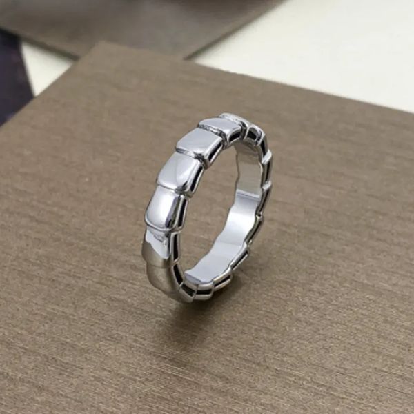 Дизайнерские кольца Кольцо из змеиной кости в Европе и США, легкое роскошное индивидуальное кольцо со змеей, полное звезд, полное бриллиантов, женское кольцо с бриллиантом