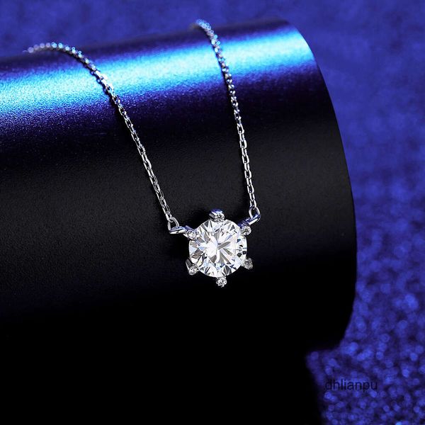 Collana di design Design minimalista europeo Mosan Diamond S Sier Ciondolo Moda Donna Super Sparkle Gemstone Gioielli squisiti