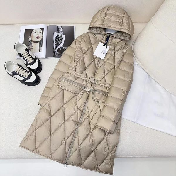 Luxo highend inverno feminino longo para baixo jaqueta ganso moda leve ao ar livre quente com capuz 240106