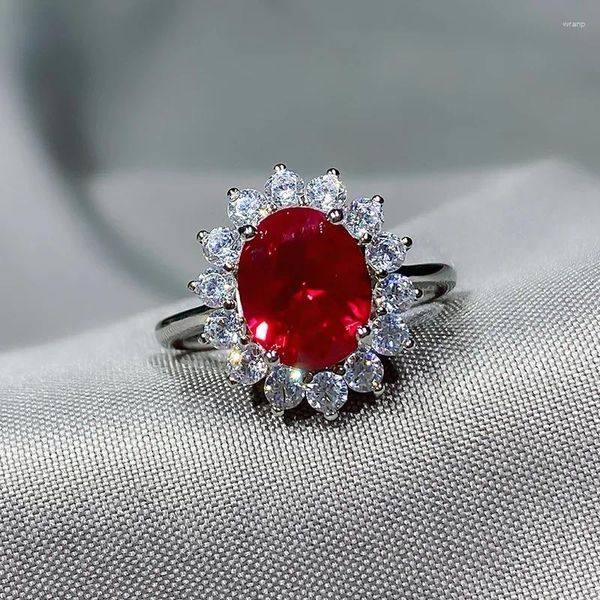 Cluster-Ringe Modisch 4- Exquisiter Daifei-Stil Rubinring S925 Silberfarben Taubenei Rot Korund Verlobung Damenschmuck