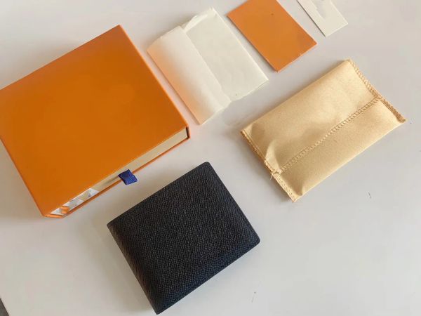 Schwarz Leder Brieftasche - klassisches Bifold -Design mit strukturiertem Finish, mehreren Kartenschlitzen und geräumigem Bill -Fach für stilvolle Organisation