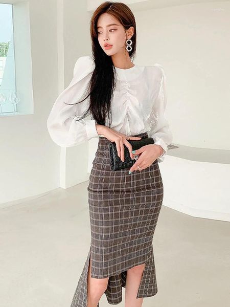 Vestidos de trabalho Primavera Elegante Moda 2 Peça Outfits Mulheres Casual Sheer Puff Manga Camisa Branca Tops Xadrez Sereia Chic Saia Set Office Lady