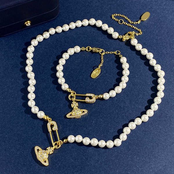 2024 Designer Xitai Queenjewellery Collane con ciondolo abbinate Spilla con diamanti scintillanti Collana con perle di Saturno Elegante set di catene al collo con clavicola