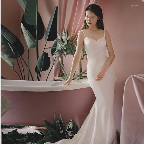 Abiti casual Sposa Abito da sposa leggero 2024 Autunno cinturino a coda di pesce incrociato senza schienale piccola coda banchetto da sera per le donne