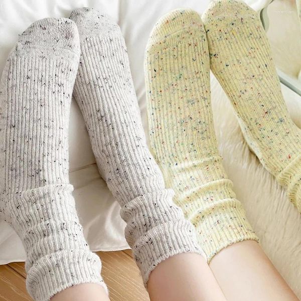 Frauen Socken Herbst Winter Winter verdickte Wolle atmungsaktivem Premium -Feel -Haufen Einfacher Vintage -vielseitige gepunktete Garn Kawaii Mid Tube