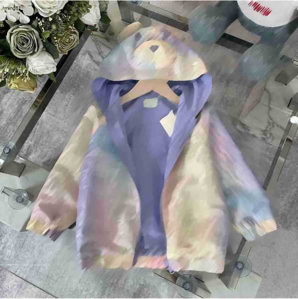 Marca jaqueta de bebê designer crianças casaco tamanho 100-160 arco-íris gradiente protetor solar roupas dos desenhos animados urso chapéu design criança outerwear jan10