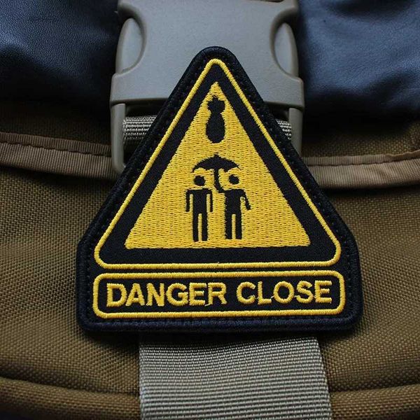 Брелоки для ключей DANGER CLOSE Вышитые тактические патчи на крючках для тканиВоенный жилет Рюкзак Знак боевого духа Наклейка «Почетная медаль» J240108