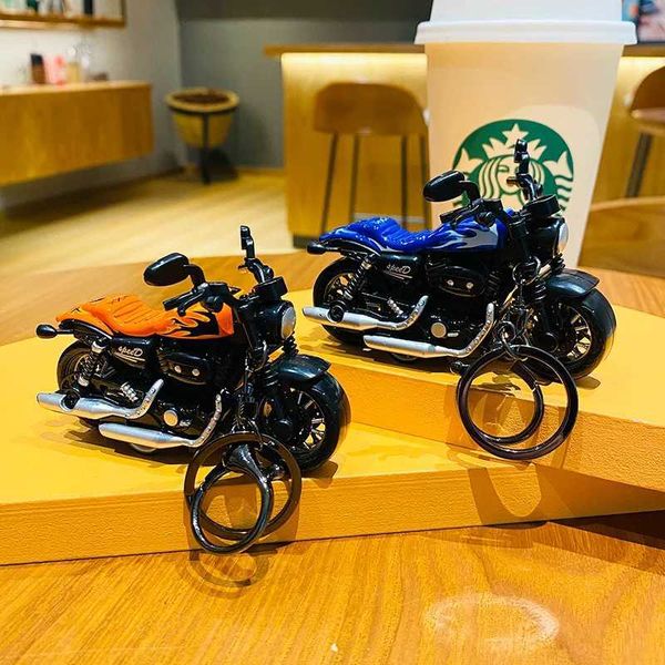 Chaveiros criativo legal mini simulação motocicleta chaveiro dos desenhos animados chaveiro saco pingente modelo brinquedo pequeno presente para amigo j240108