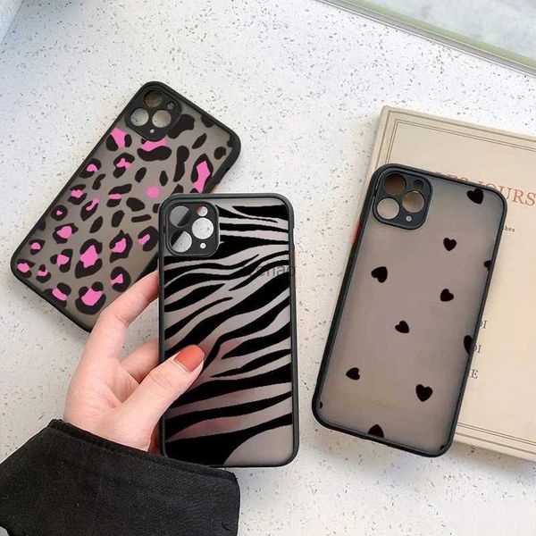 Capas de telefone celular Leopard Design Elegante Love Heart Phone Case para iPhone 11 12 13 14 15 Pro Max XS XR X 7 8 15 Plus Soft Bumper Clear Back CoverL240105