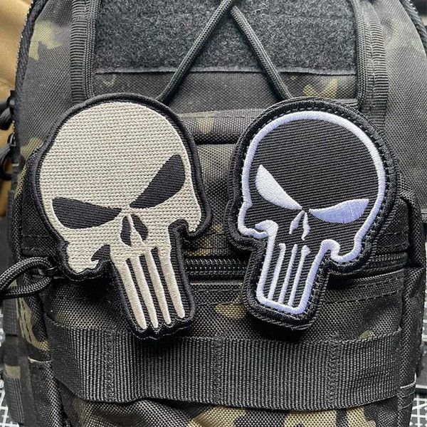 Chaveiros 3D Patches de Crânio Bordados para ClothPunisher Crânio Emblema Tático Braçadeira Militar em Mochila Gancho e Loop Patch J240108